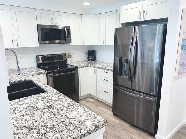 Foto del edificio - Fully Furnished Luxury Unit