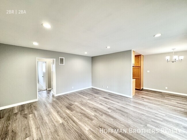 Foto del edificio - 5415 Newcastle Ave