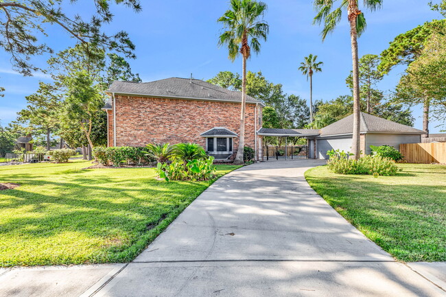 Building Photo - 1405 Silverleaf Dr