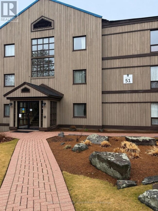 Building Photo - 1235 Deerhurst Dr