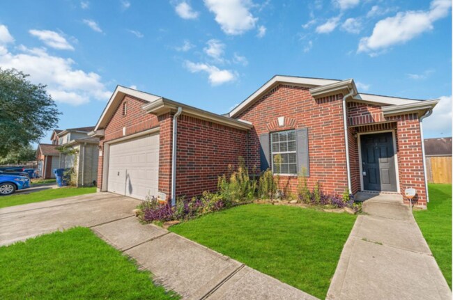 Building Photo - Stylish 3-Bedroom, 2-Bath in a Vibrant Spr...