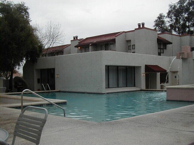 Foto del edificio - Charming condo in Tanque Verde corridor! C...