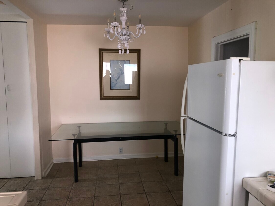 Breakfast Nook - 1018 Carol Dr
