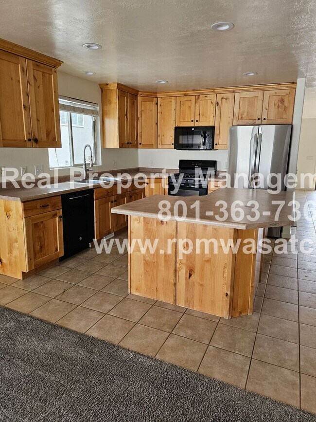 Building Photo - Come Check Out This Newly Updated 5 Bedroom 3 bathroom Home in South Jordan!