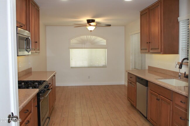 Building Photo - 1621 E Jacob St