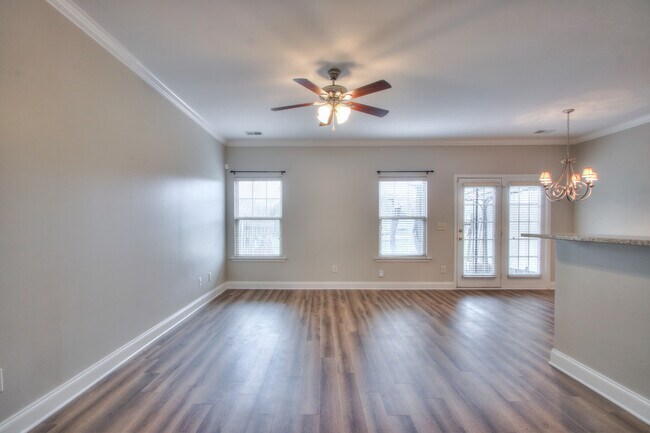 Foto del edificio - 735 Tulip Grove Rd