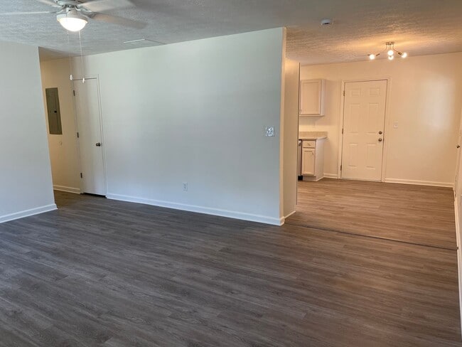 Building Photo - Ranch Home