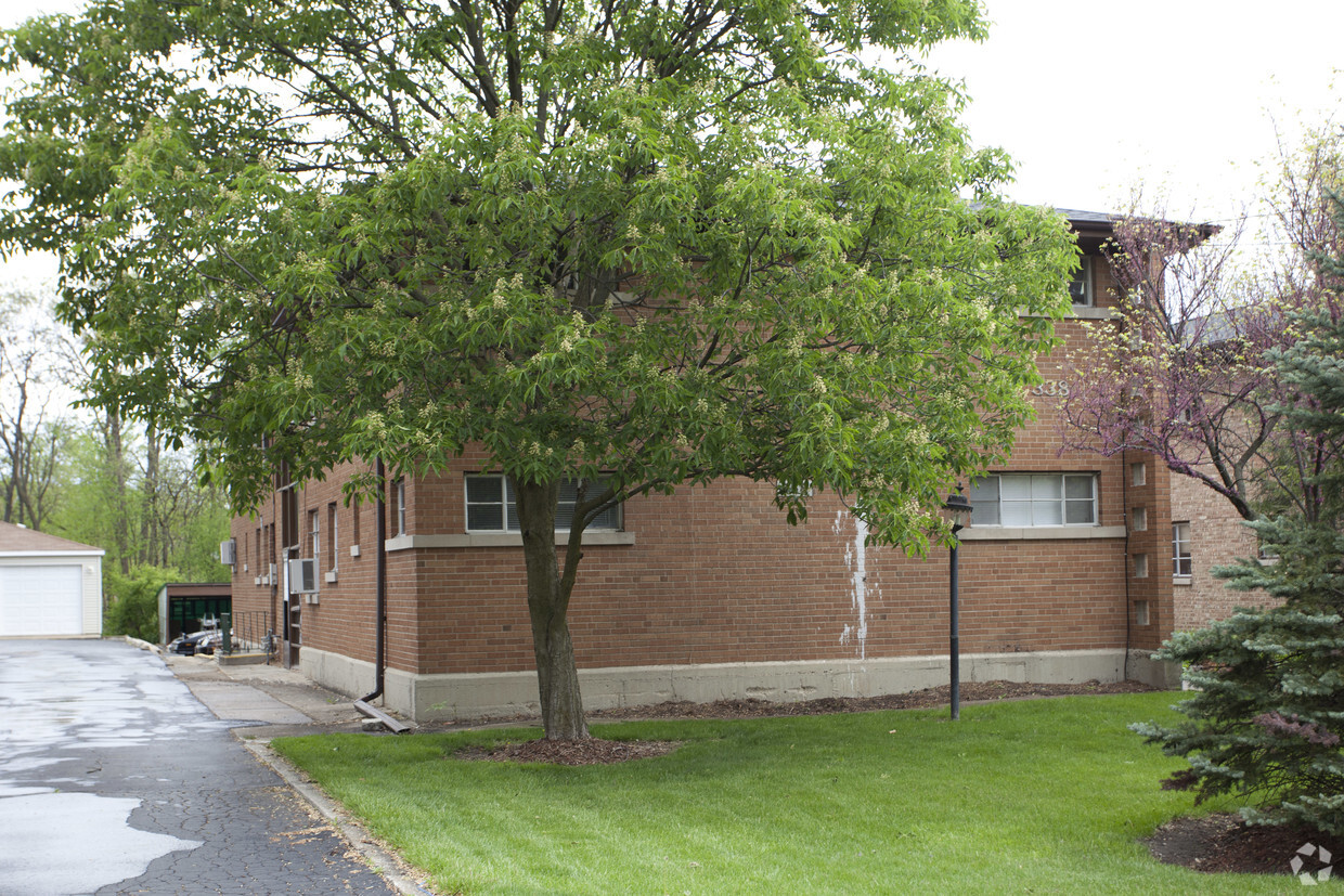 Building Photo - 338 W Saint Charles Rd