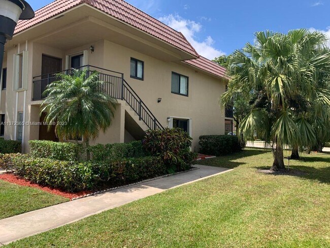 Foto del edificio - 350 Lakeview Dr