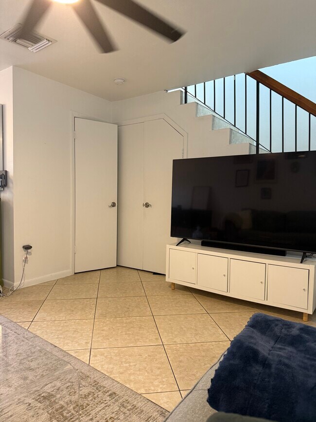 Building Photo - 688 Forrest Dr