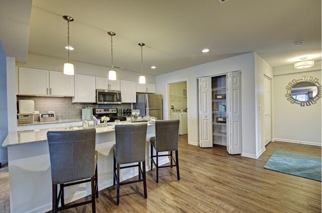 Foto del edificio - 4211 Pond Willow Rd