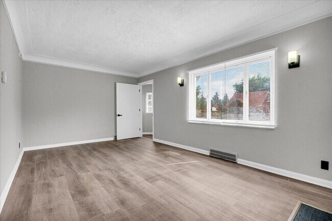Foto del edificio - 16639 Ward Ave