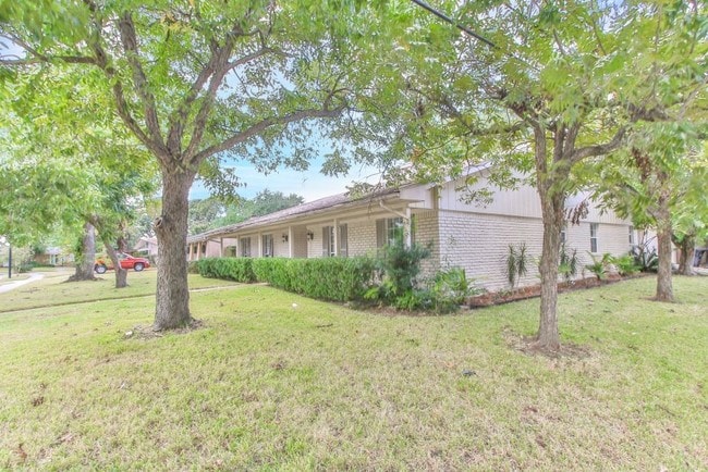 Building Photo - 3839 Sun Valley Dr