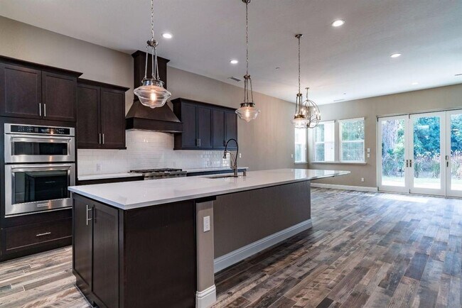 Building Photo - Custom Granville Built Home for Rent in Ol...