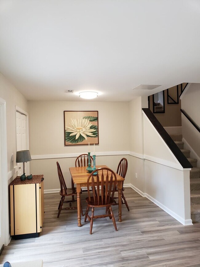 Building Photo - **Move In Ready 4-Bedroom Townhome Close to NC State**