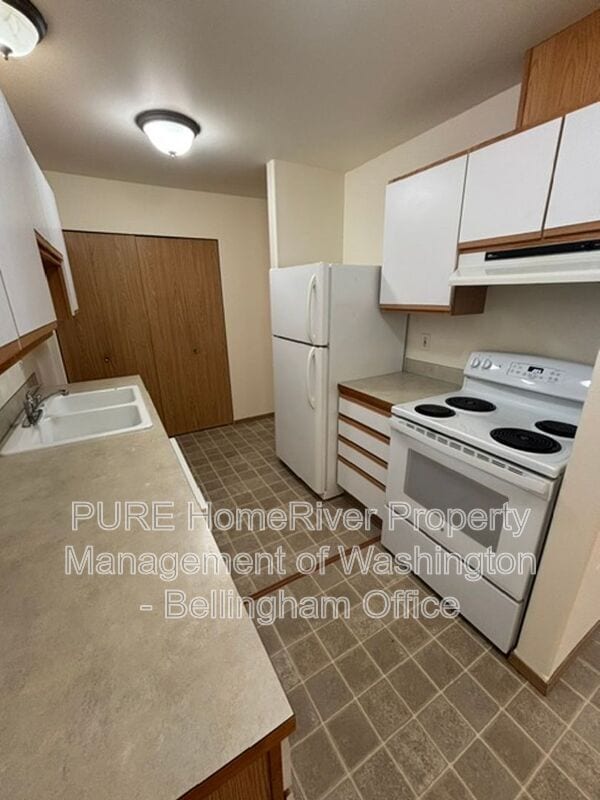 Building Photo - 547 Woollen Rd