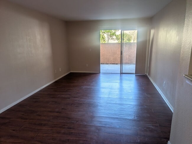 Foto del edificio - Upgraded UTC Condo in Quiet, Serene Setting