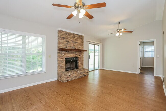 Foto del edificio - 3709 Foxcroft Rd