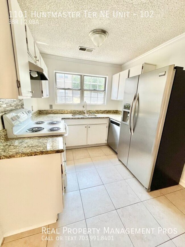 Foto del edificio - Beautifully Updated 3 Bedroom 2 Bath Condo...