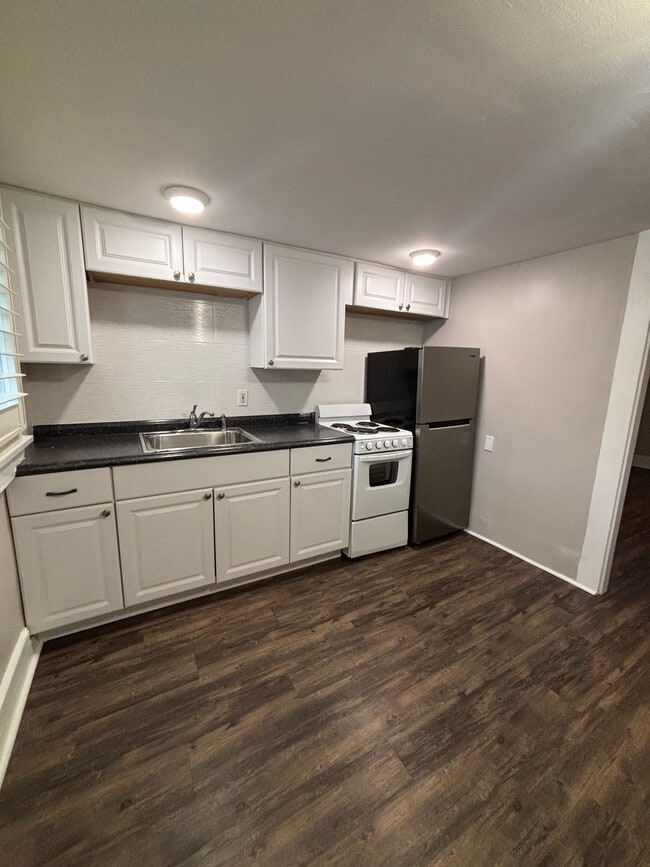 Building Photo - 1 Bed/1 Bath - Unit 4