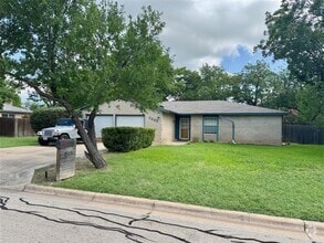 Building Photo - 1501 Greenfield Dr