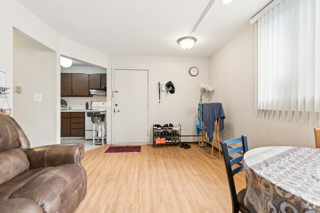 1 dormitorio, 1 baño - 500 pies cuadrados - Sala de estar/comedor - 402 Hill St