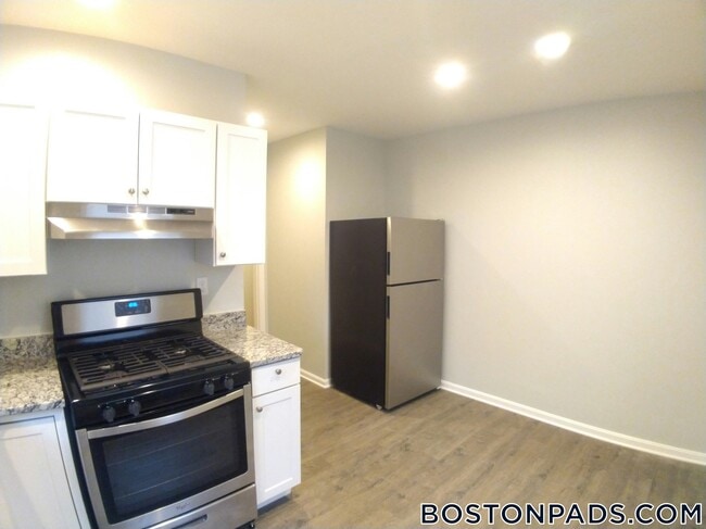 Building Photo - 108 Boston St