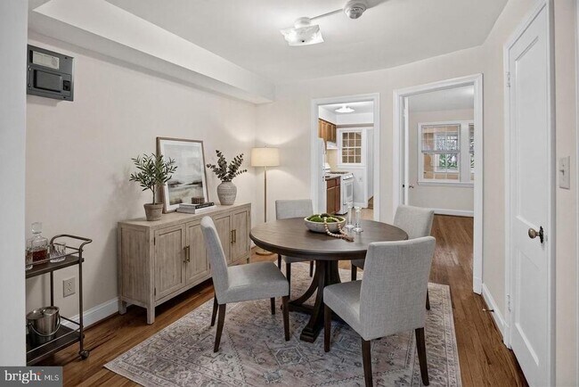 Foto del edificio - 7814 Tilbury St