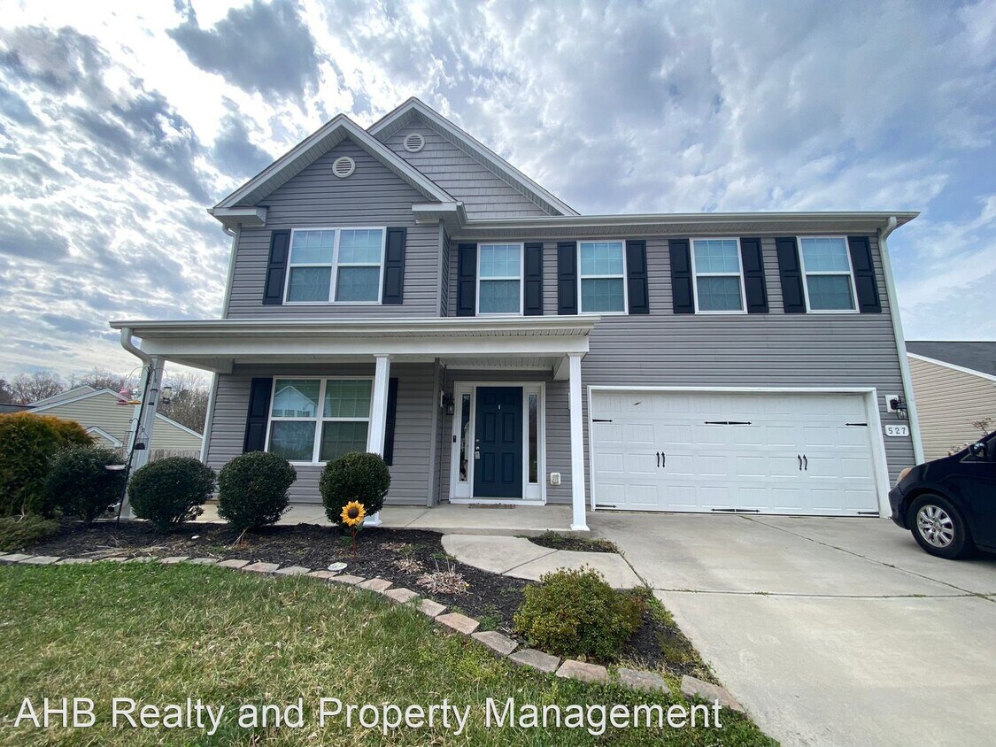 5 br, 2.5 bath House 527 Macgregor Dr House Rental in Burlington