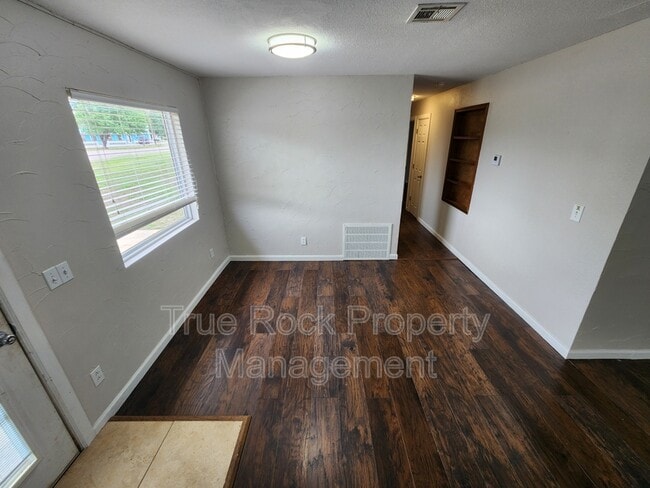 Foto del edificio - 101 N Division St