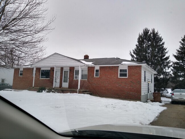 Building Photo - 104 Hazelwood Dr