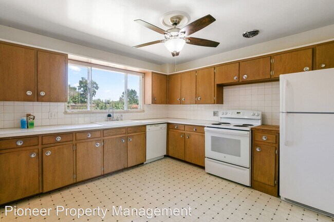 Building Photo - 3 br, 2 bath House - 7495 West 9th Avenue