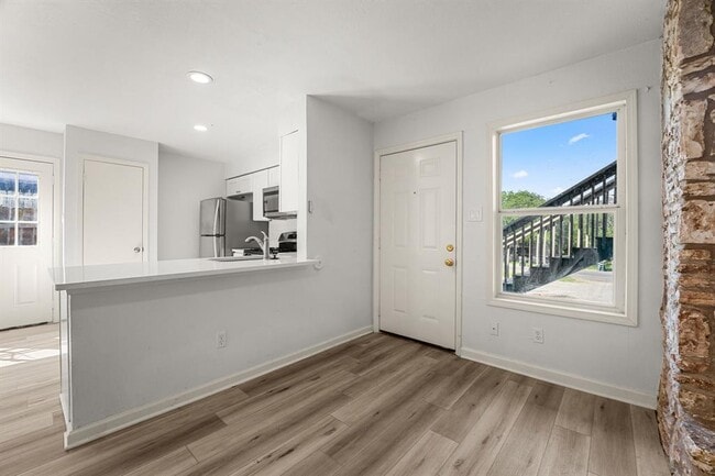 Building Photo - 608 Bracewood Cir