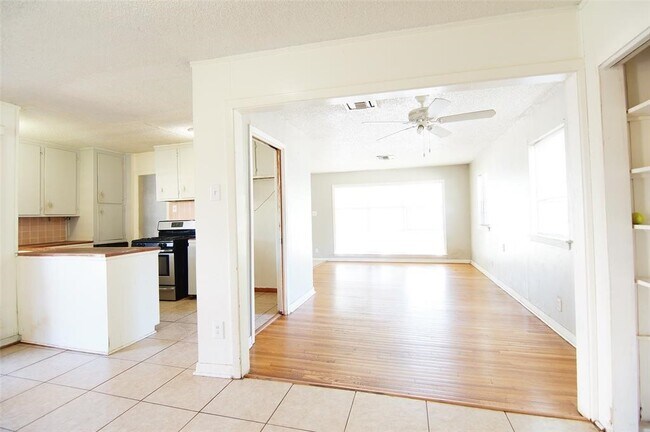 Foto del edificio - 4048 Newshire Dr