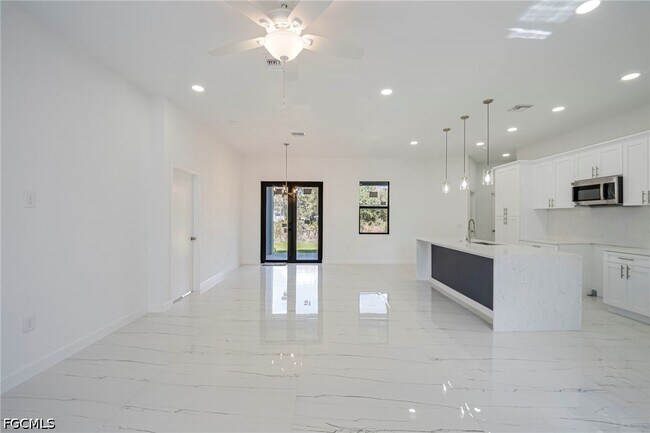 Foto del edificio - 2604 73rd St W