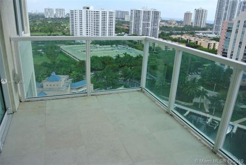Foto del edificio - 3330 NE 190th St