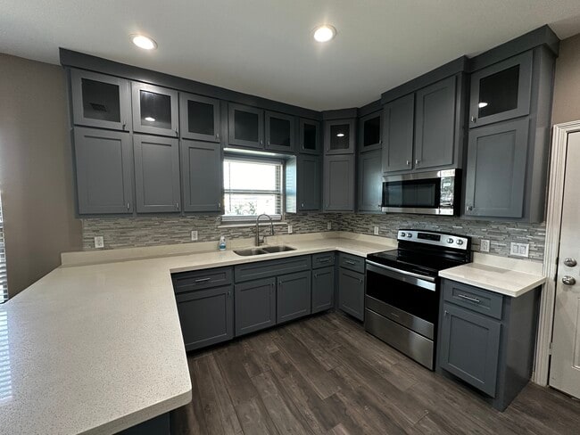 Building Photo - 2005 Harrison St