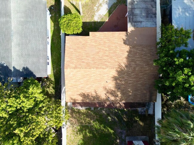 Building Photo - 525 NW 15th Terrace