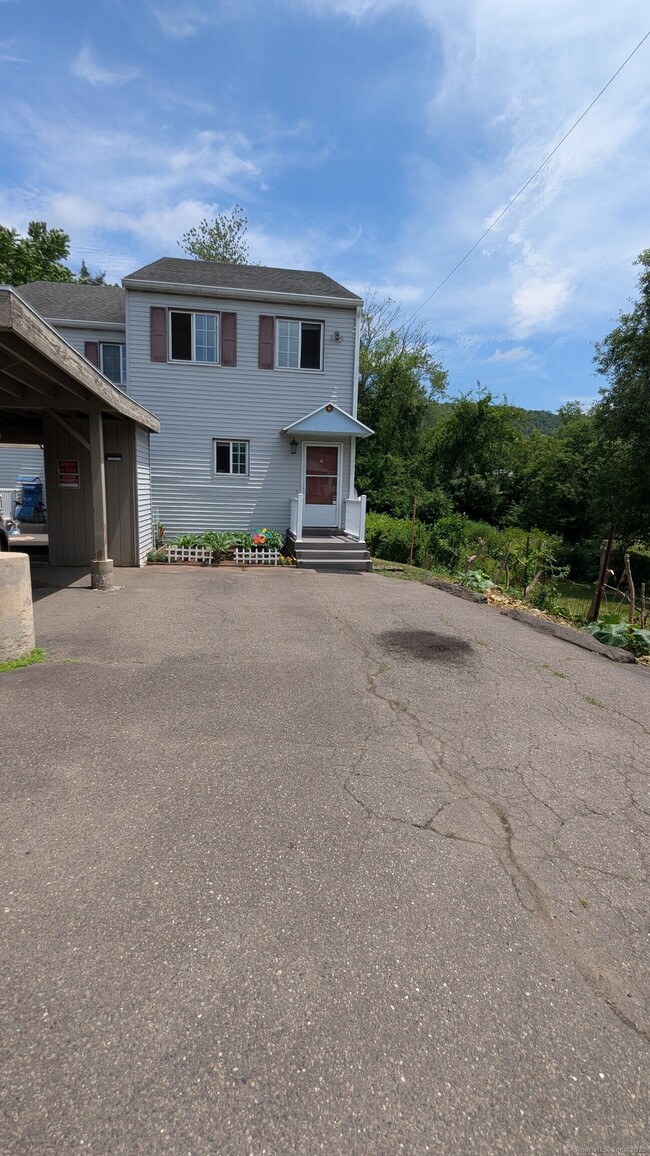 Building Photo - 1679 Litchfield Turnpike