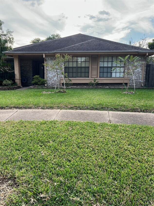 Primary Photo - 8014 Fresno Dr