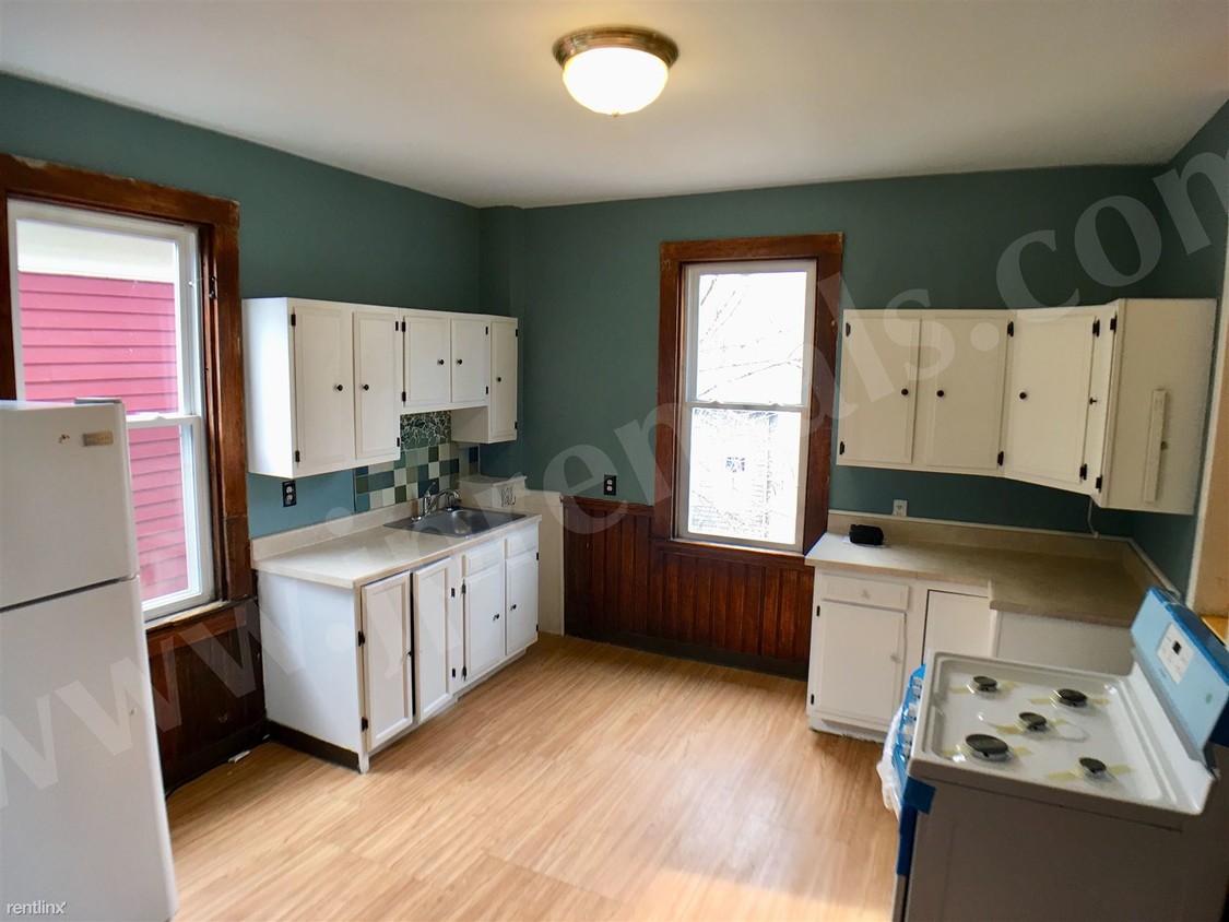 Primary Photo - 305 Lamartine St