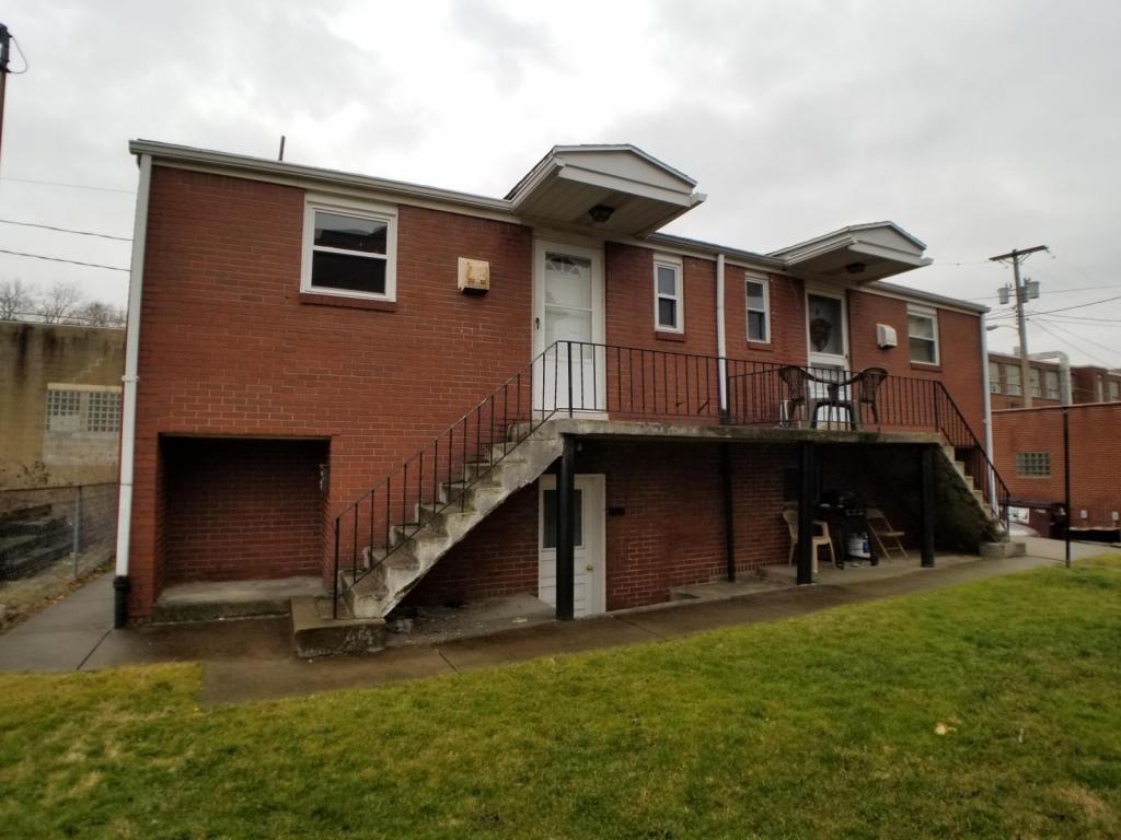1324 4th Ave, Coraopolis, PA 15108 House Rental in Coraopolis, PA