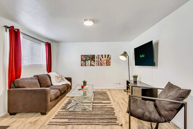 Foto del edificio - Near City Center - Full Kitchen - Fast Wi-Fi