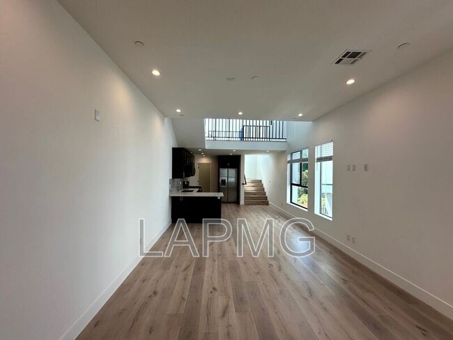 Foto del edificio - 3414 London St