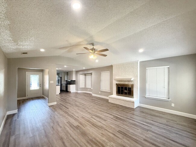 Foto del edificio - Comfortable 3-Bedroom Home for Lease in Ke...