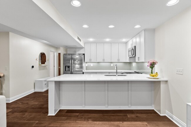 Foto del edificio - 3700 Cantrell Rd