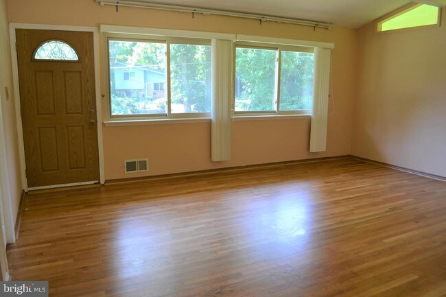 Building Photo - 7700 Glenister Dr