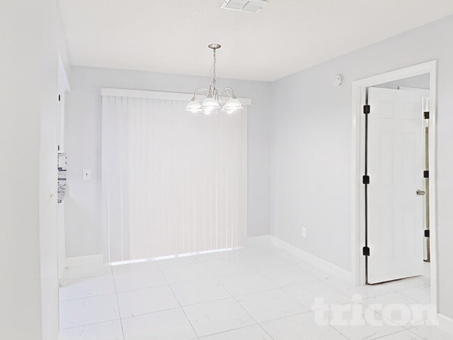 Foto del edificio - 2550 Mill Run Blvd