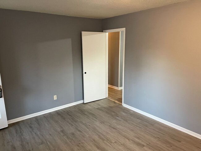 Foto del edificio - Renovated 3 Bed / 1 Bath Brick Ranch in Ea...