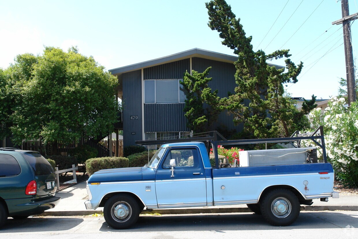 Building Photo - 470 19th Ave